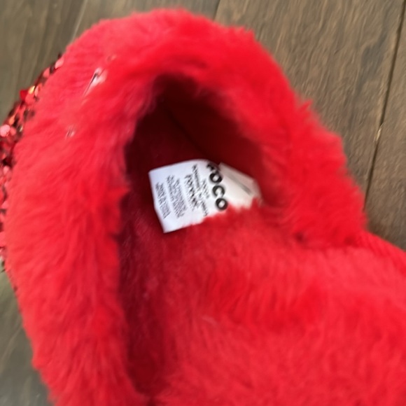 Chiefs slippers!! Size small (5/6) - Picture 3 of 3